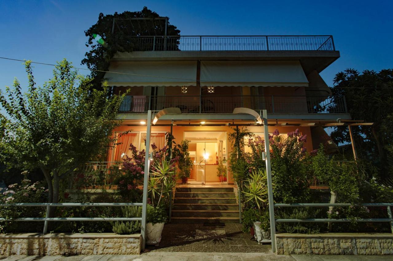 Hotel Loula Rooms And Apartments Καμένα Βούρλα Εξωτερικό φωτογραφία