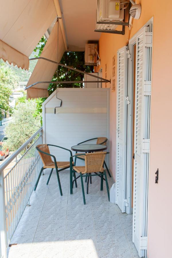 Hotel Loula Rooms And Apartments Καμένα Βούρλα Εξωτερικό φωτογραφία