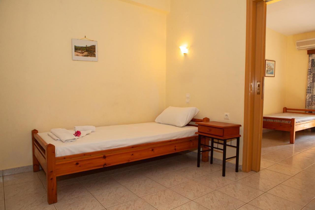 Hotel Loula Rooms And Apartments Καμένα Βούρλα Εξωτερικό φωτογραφία