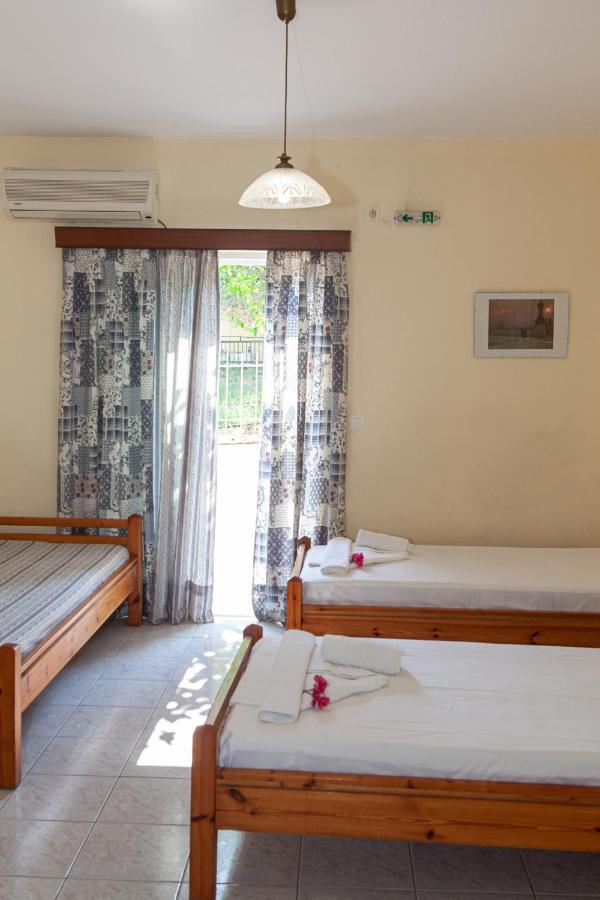 Hotel Loula Rooms And Apartments Καμένα Βούρλα Εξωτερικό φωτογραφία