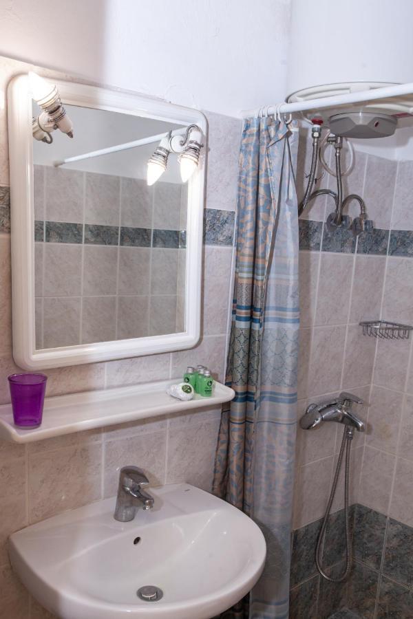 Hotel Loula Rooms And Apartments Καμένα Βούρλα Εξωτερικό φωτογραφία