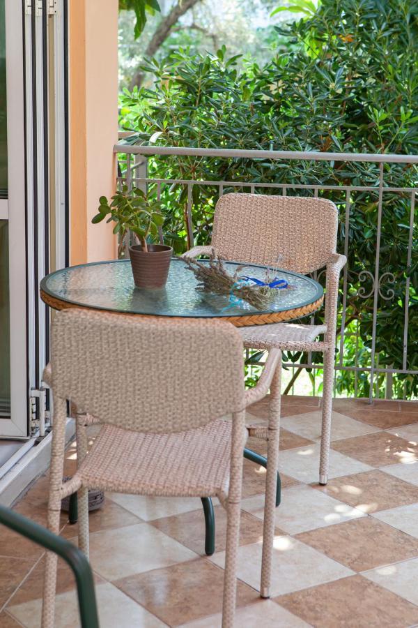 Hotel Loula Rooms And Apartments Καμένα Βούρλα Εξωτερικό φωτογραφία