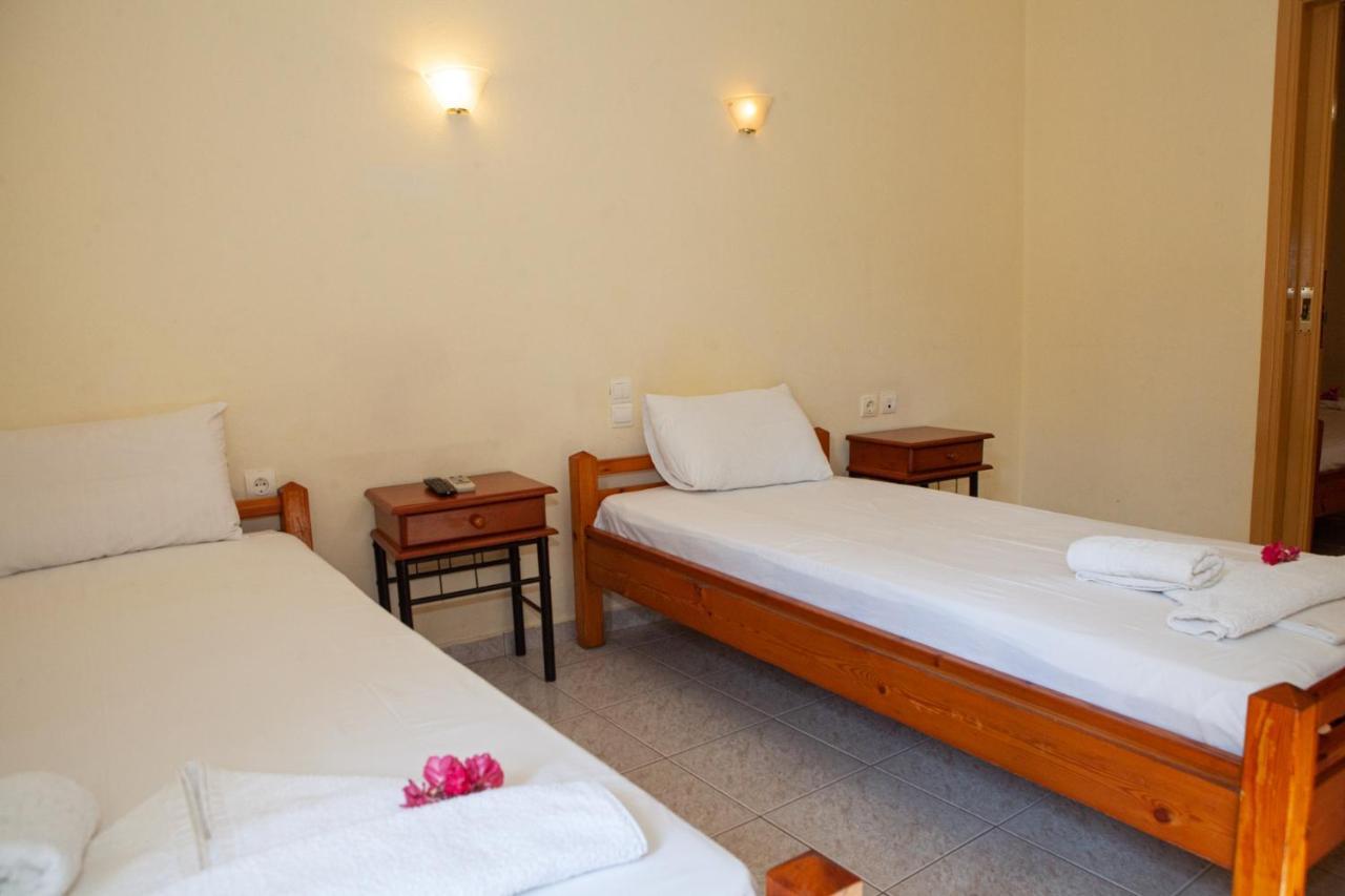Hotel Loula Rooms And Apartments Καμένα Βούρλα Εξωτερικό φωτογραφία