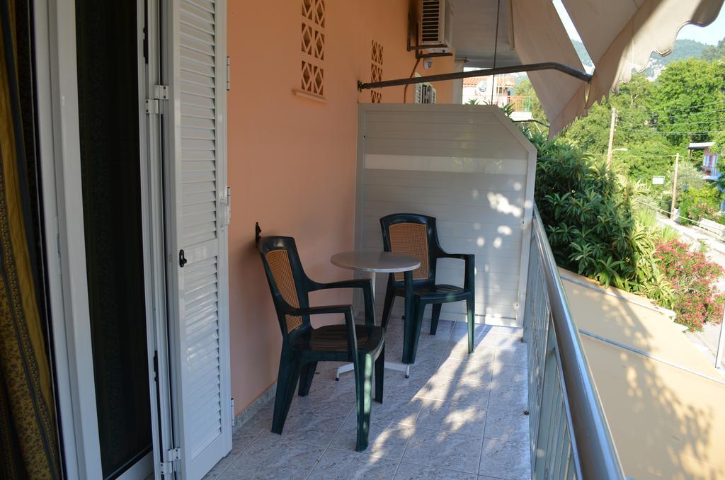 Hotel Loula Rooms And Apartments Καμένα Βούρλα Εξωτερικό φωτογραφία