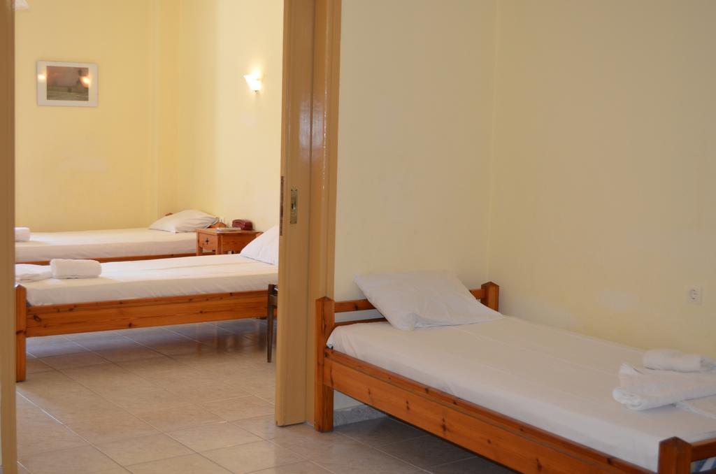 Hotel Loula Rooms And Apartments Καμένα Βούρλα Δωμάτιο φωτογραφία