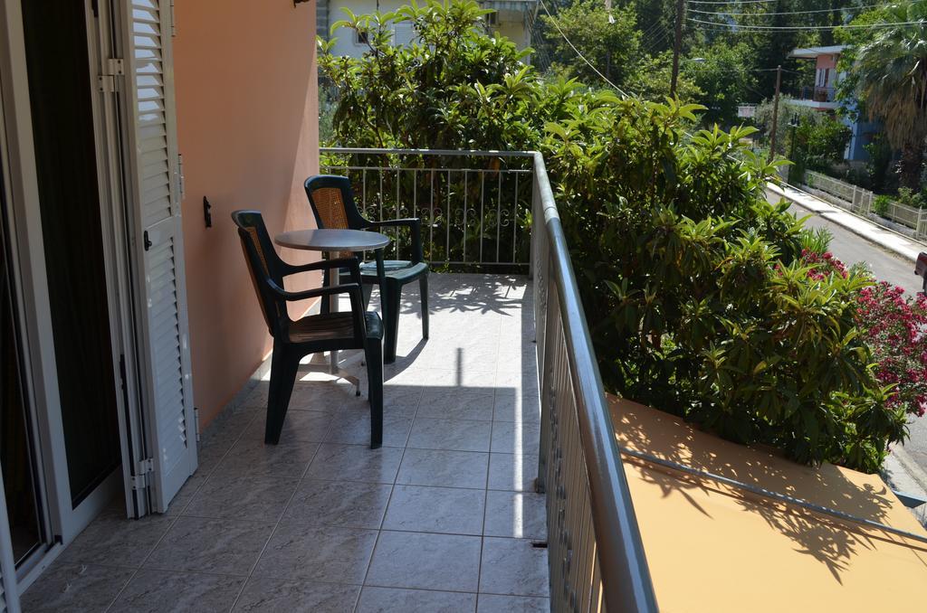 Hotel Loula Rooms And Apartments Καμένα Βούρλα Δωμάτιο φωτογραφία